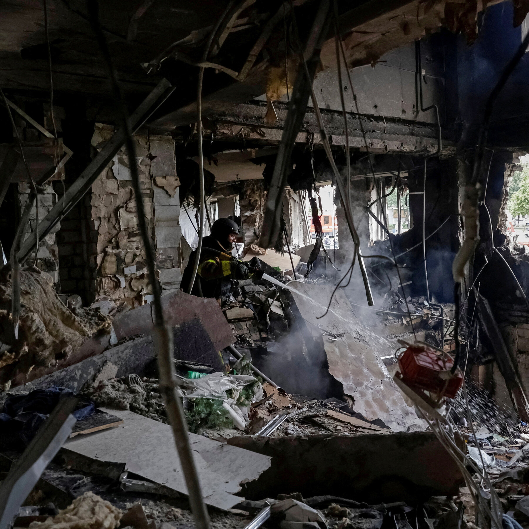 Russian Attacks Kill 10 in Ukraine, Hours Before Trump-Zelensky Meeting