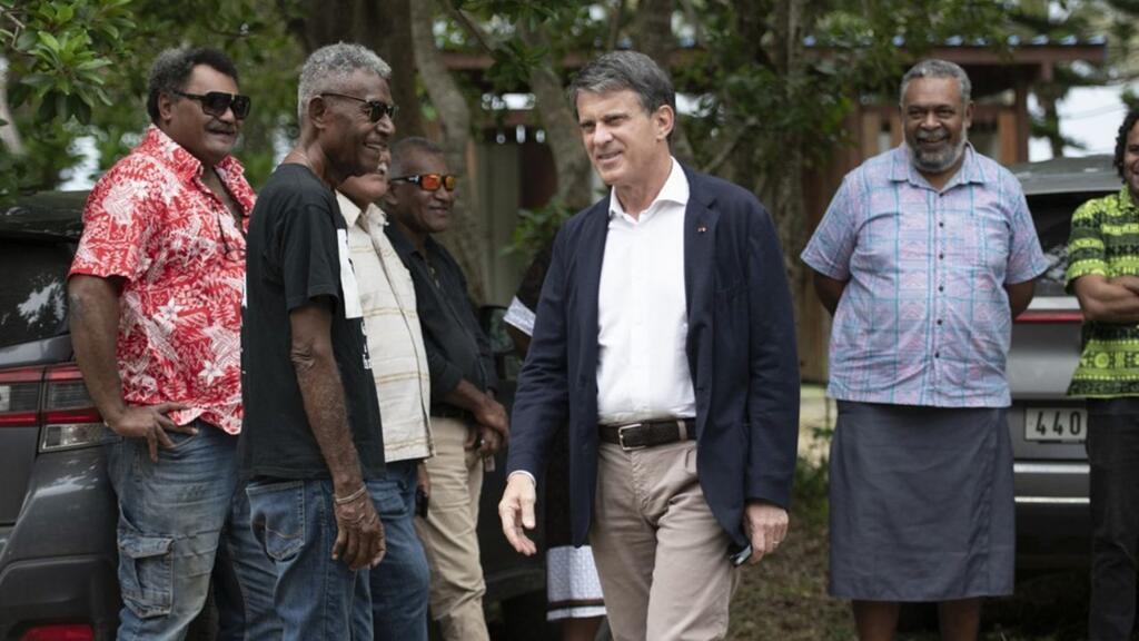 Valls presses case for independence deal in tense New Caledonia talks