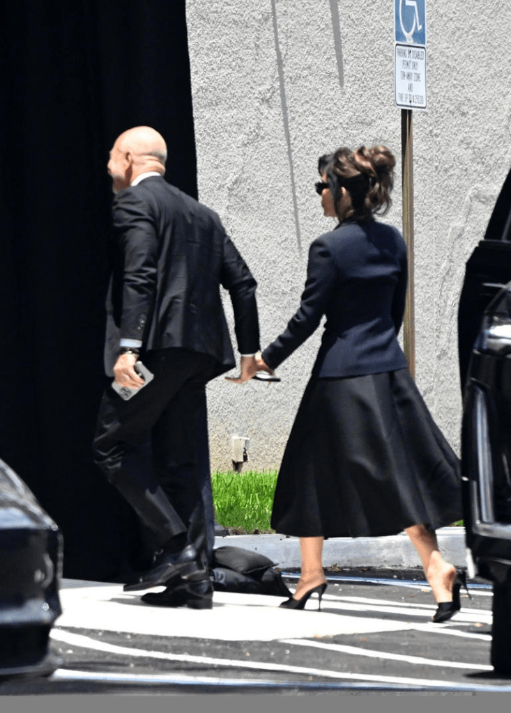 Jeff et Lauren Bezos, main dans la main pour dire adieu à la mère du fondateur d’Amazon