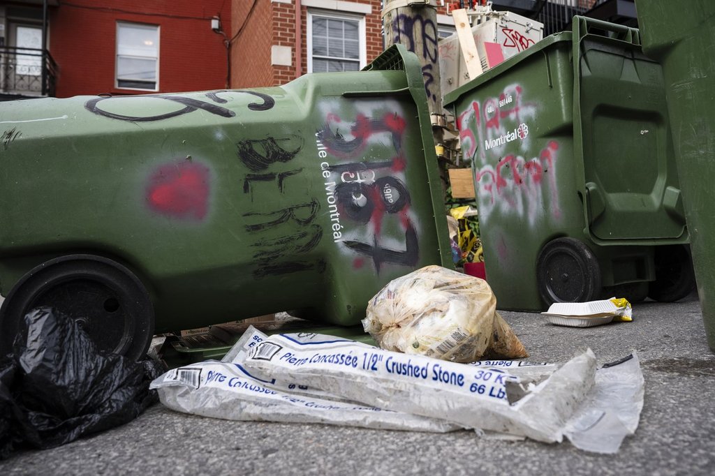Montreal mayor hopefuls promise to dump plan for biweekly garbage pickup in borough