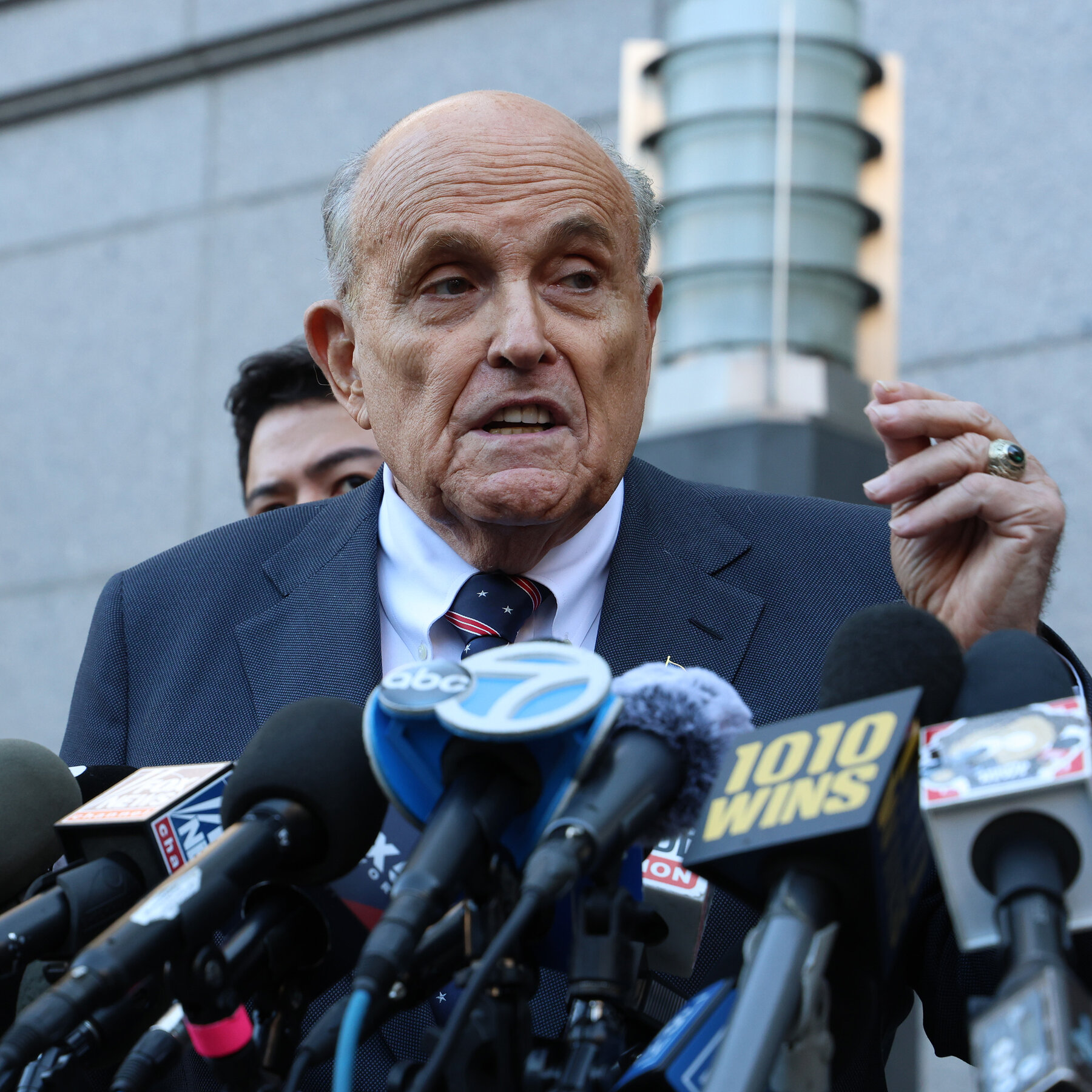 Rudy Giuliani Is Hurt in Car Crash in New Hampshire