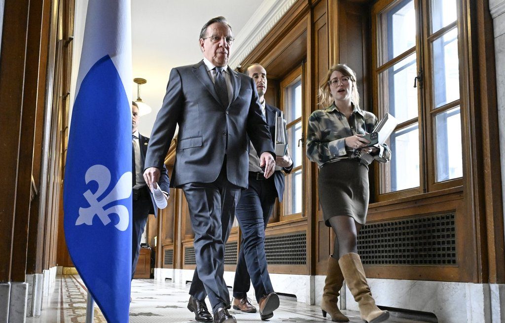 Quebec premier to shuffle cabinet next week, delay start of legislative session