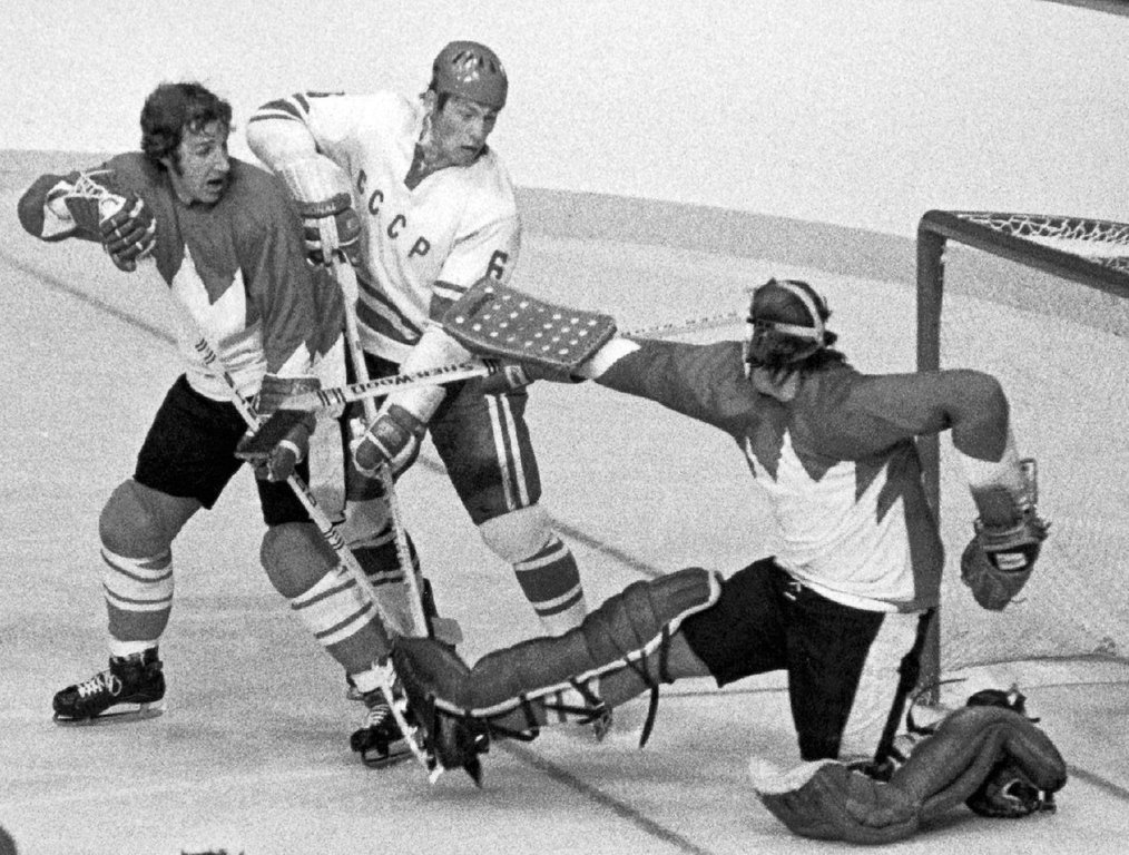 Hockey world mourns loss of Habs great Ken Dryden