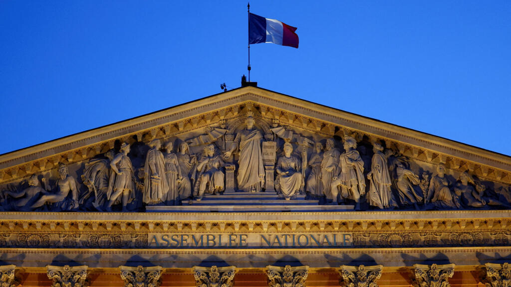 What's behind France's current political crisis?
