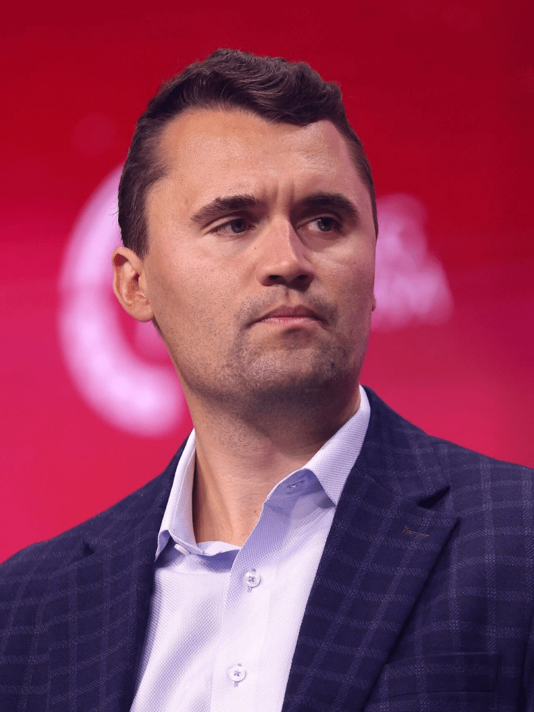 Etats-Unis | Université de Utah Valley : l’influent conservateur Charlie Kirk abattu en public