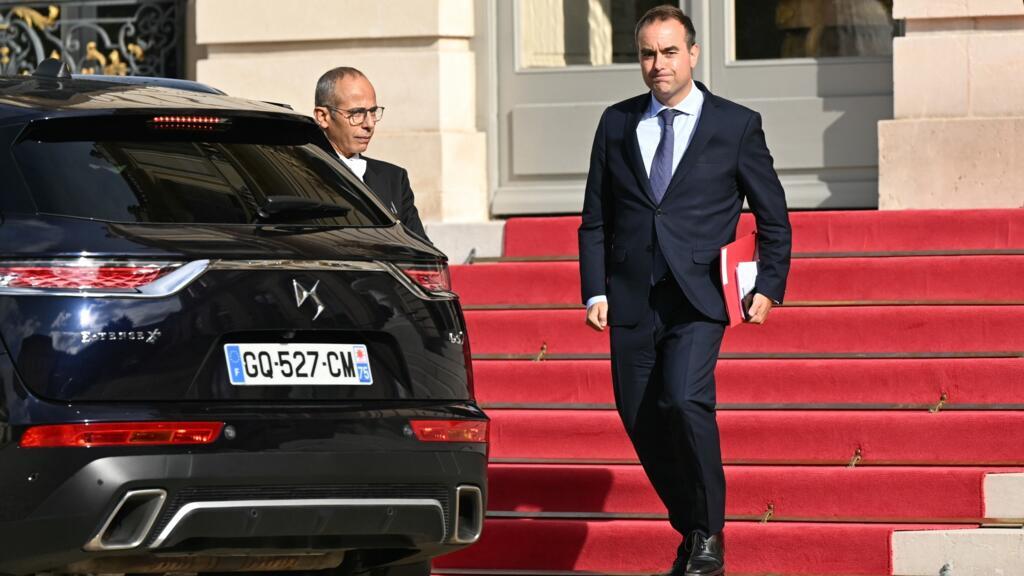 France risks credit downgrade as new PM tackles budget