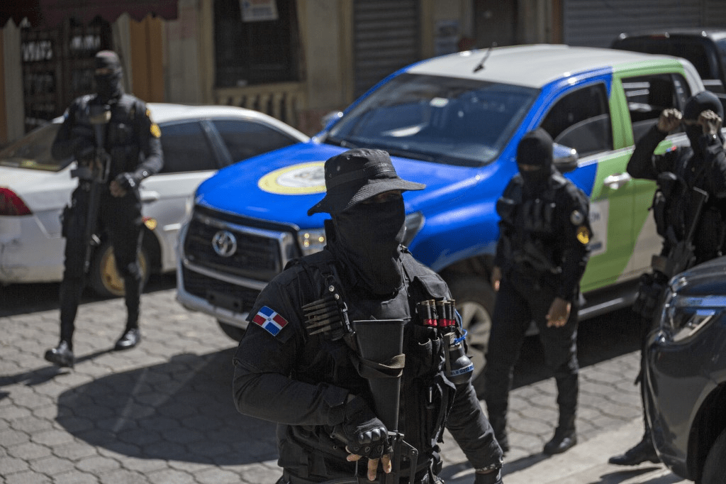 RD, Santiago : cinq membres présumés d’un gang liés au sicariat et à des kidnappings abattus par la police