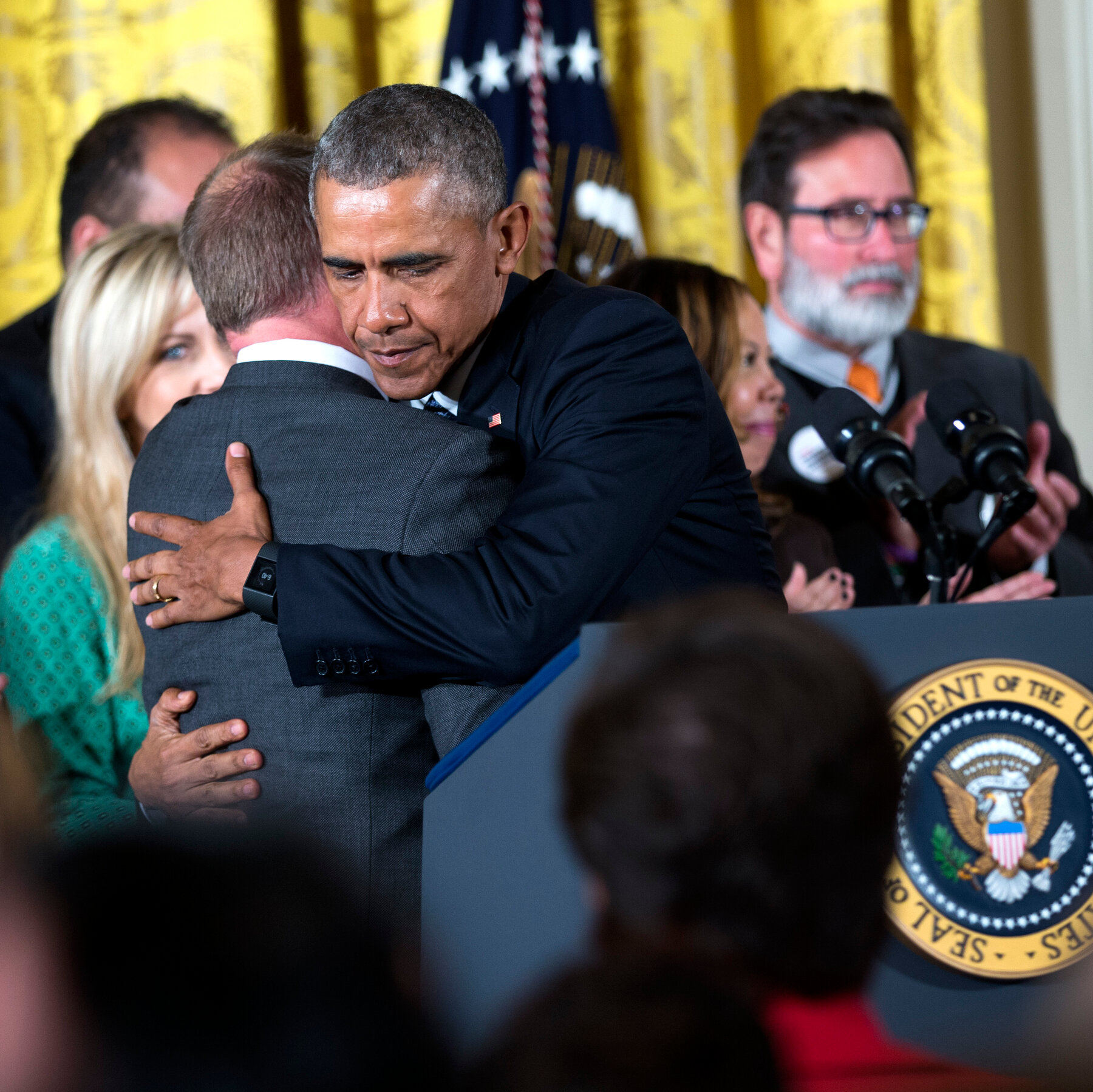 After National Tragedies, Obama and Trump Are a Study in Contrasts