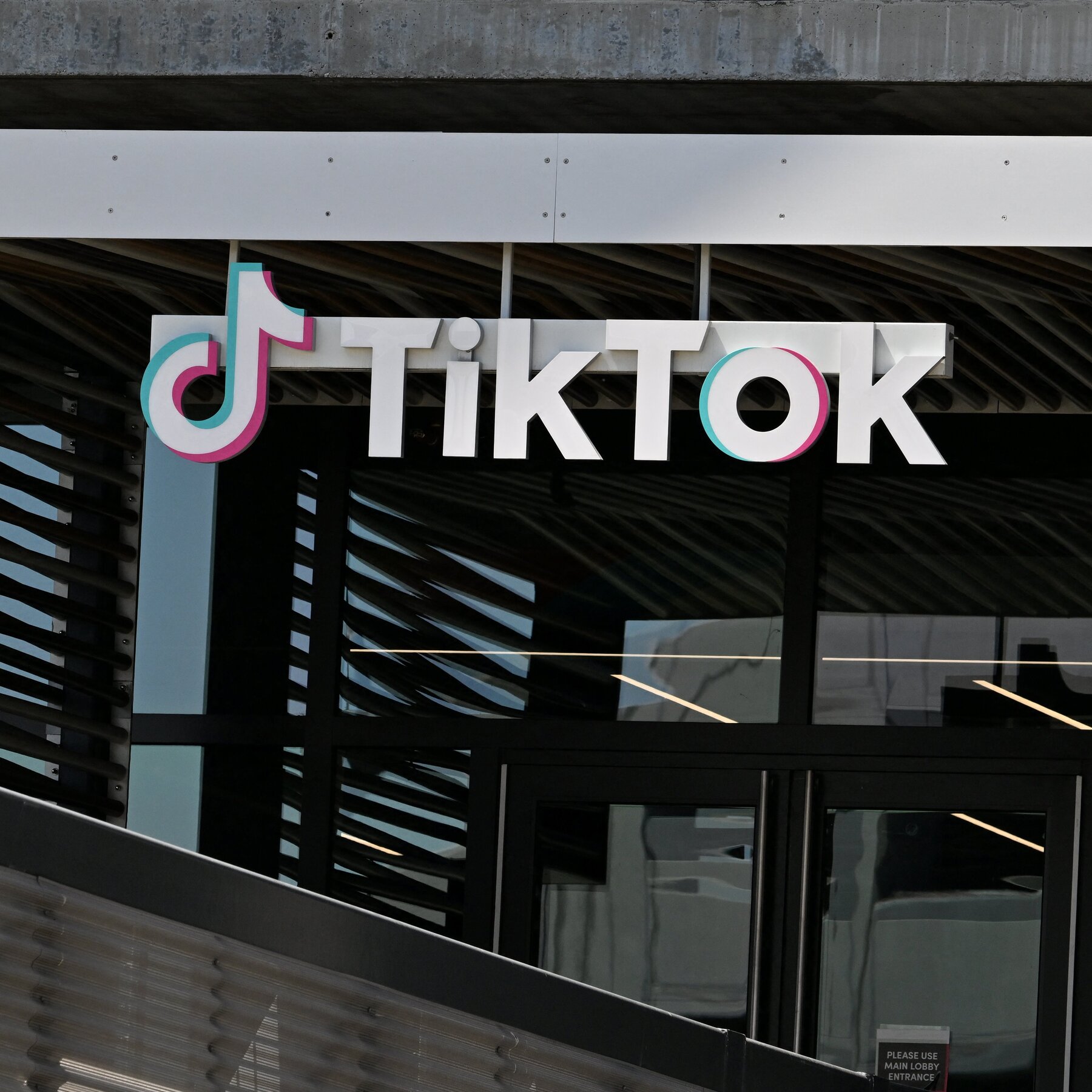 American Investors Will License and Oversee TikTok’s U.S. Version, White House Says
