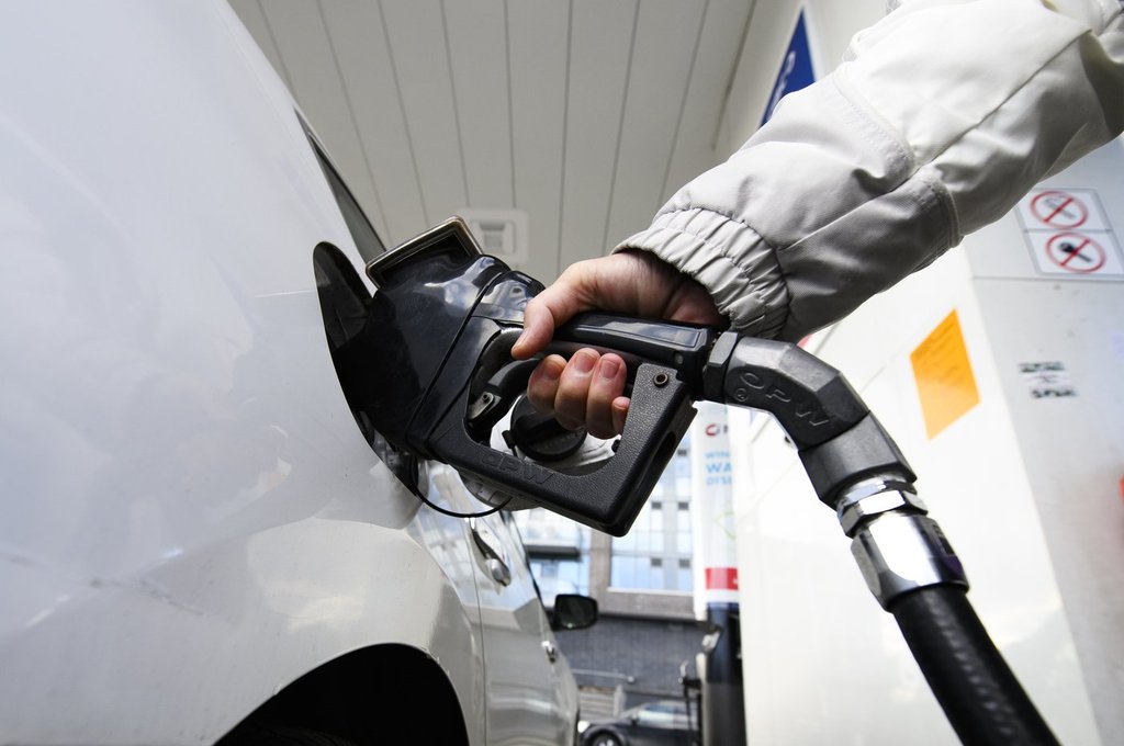 Quebec government lifts planned 2035 ban on gas-powered vehicle sales