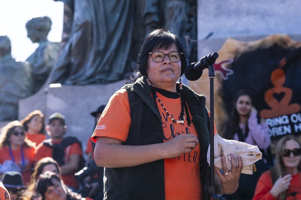 Hundreds gather in Montreal for Orange Shirt Day