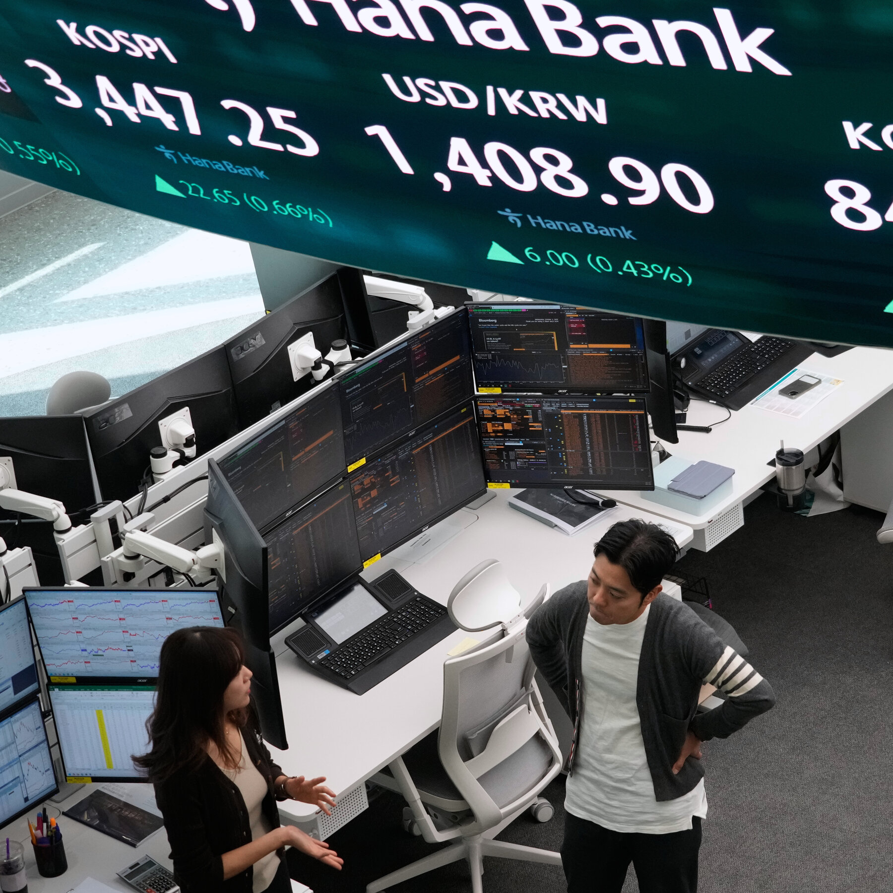 Stocks Slip and Gold Rises as U.S. Government Shutdown Takes Effect