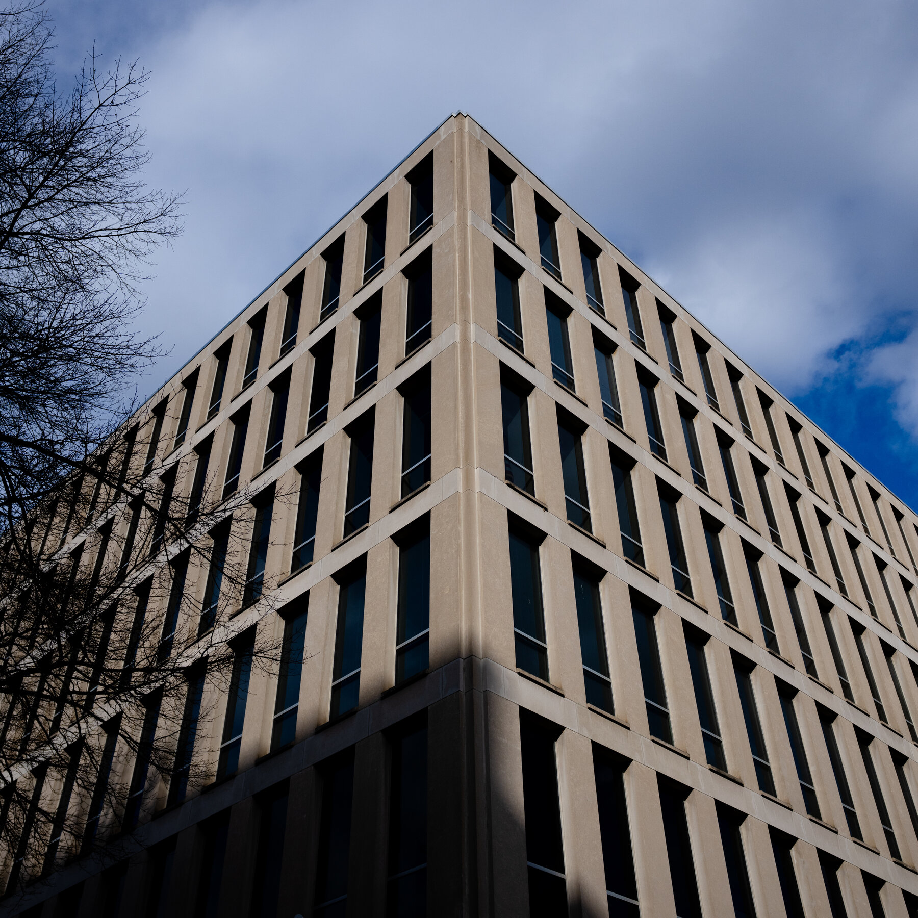 Federal Workers’ Union Sues Administration Over Partisan Email Language