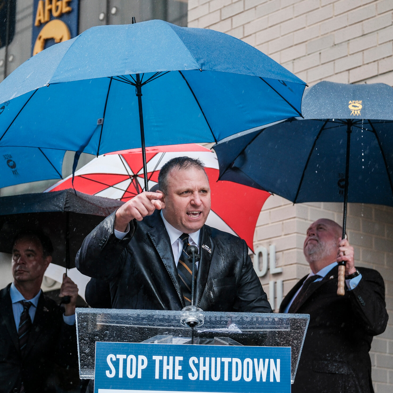 Federal Workers’ Unions Call for Compromise on a Shutdown Deal