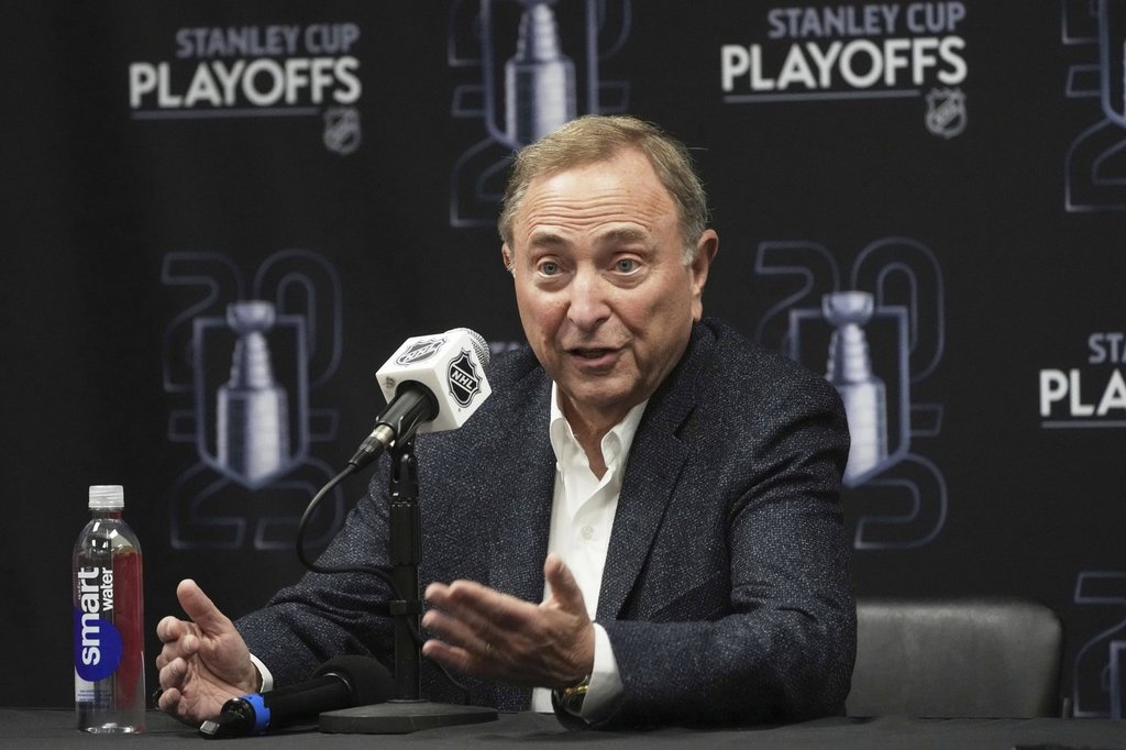 Bettman commends McDavid over contract