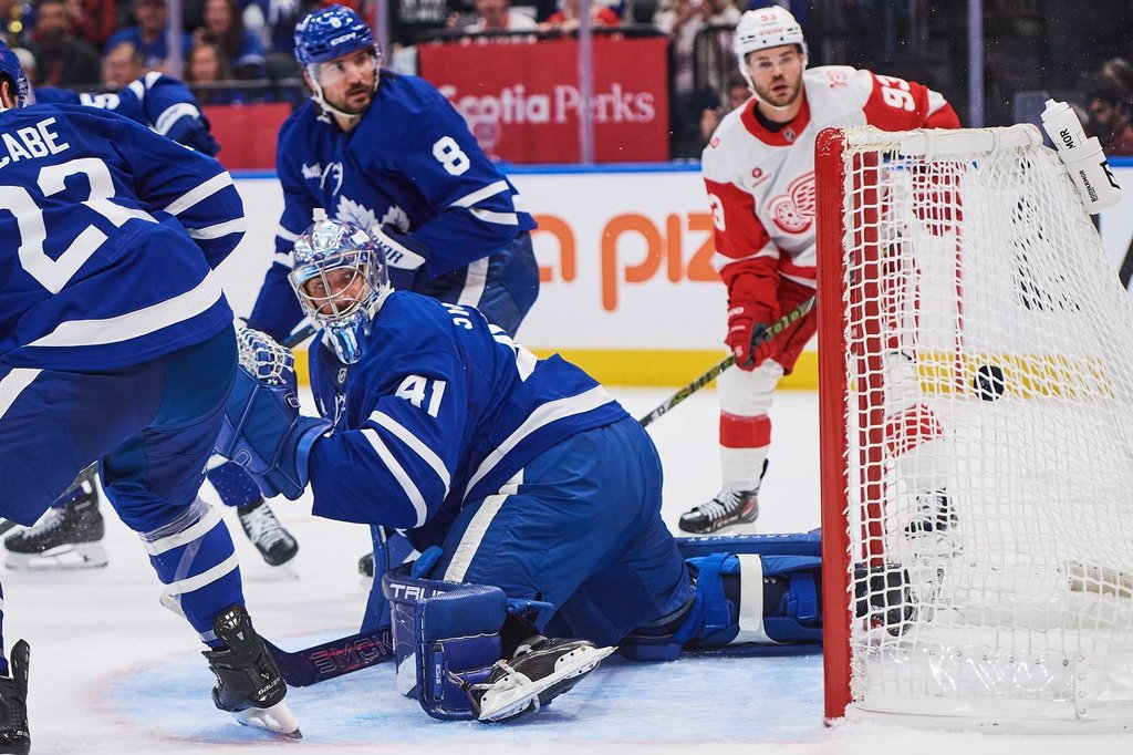 Appleton, Talbot lead Red Wings over Maple Leafs