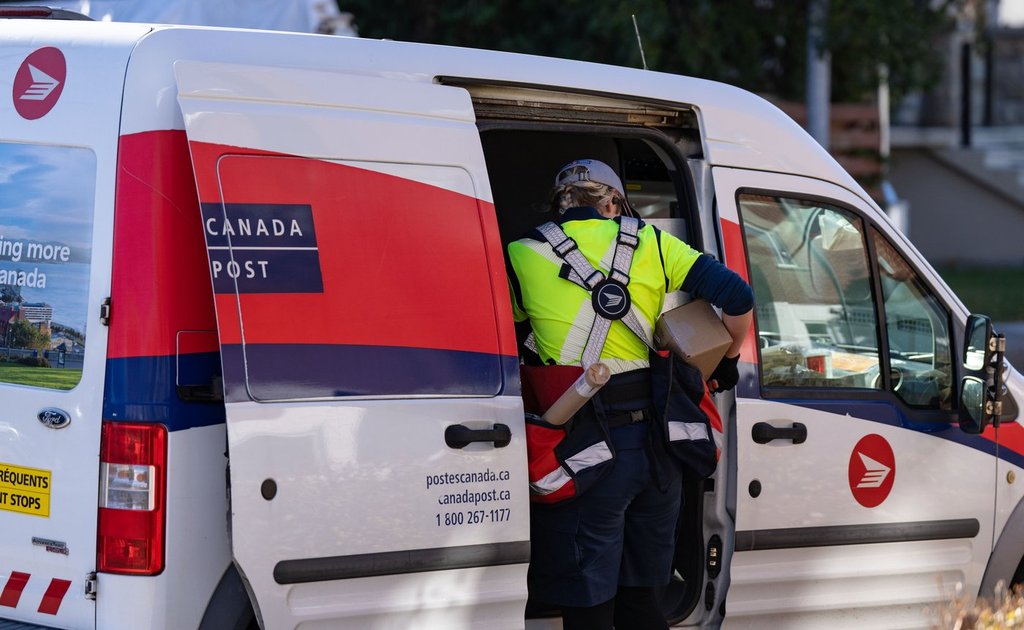 Charities hit hard as Canada Post labour dispute disrupts donations