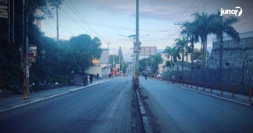 Ce lundi, Port-au-Prince s’est réveillée dans une atmosphère prudente, à la suite des menaces proférées par « Viv Ansanm »