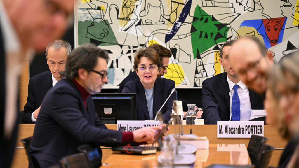 Under fire, Louvre boss pledges police boost after daring jewel heist