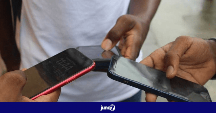 À Croix-des-Bouquets, la terreur s’installe : les gangs imposent un contrôle total sur les téléphones des habitants