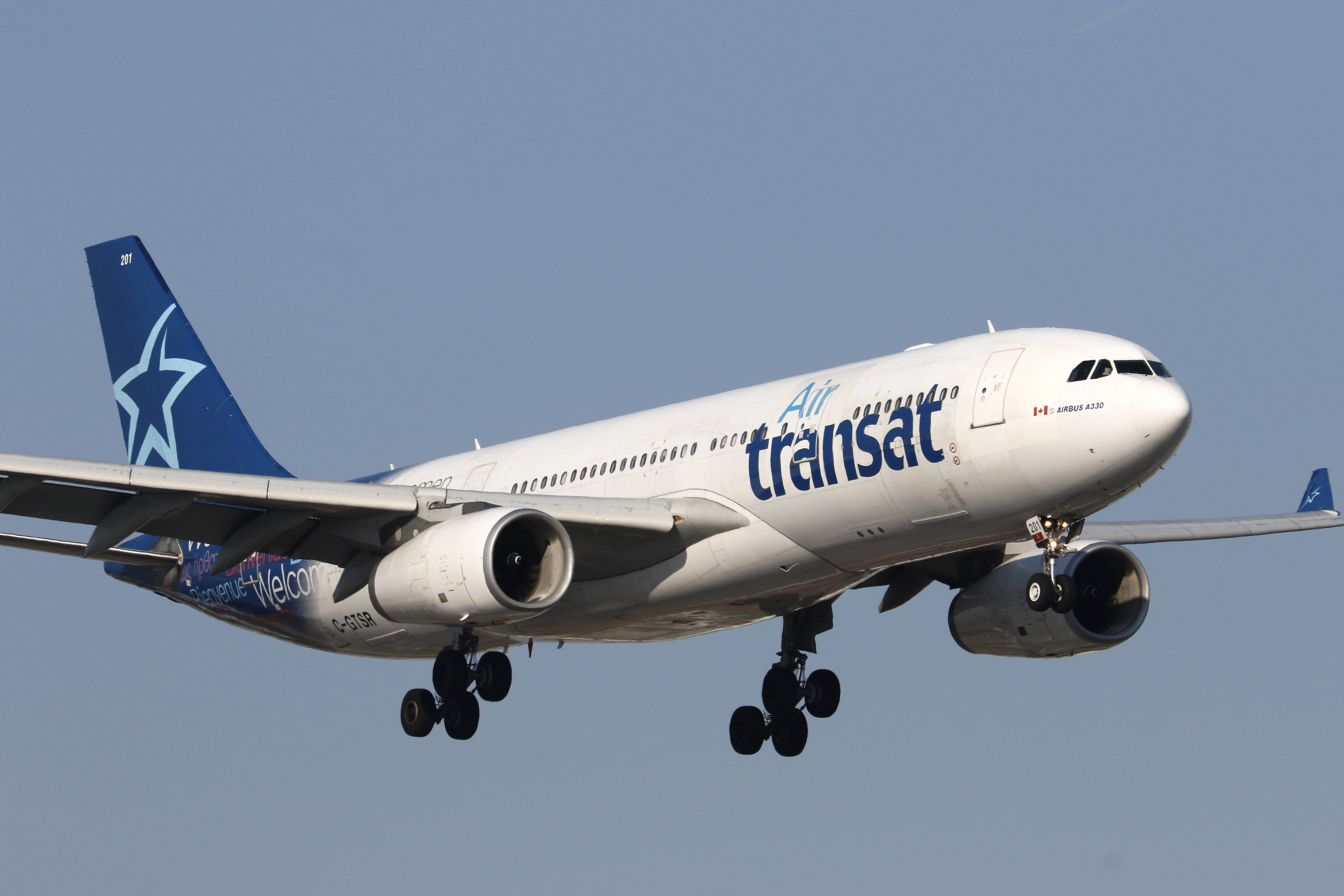 Air Transat pilots vote overwhelmingly for strike mandate