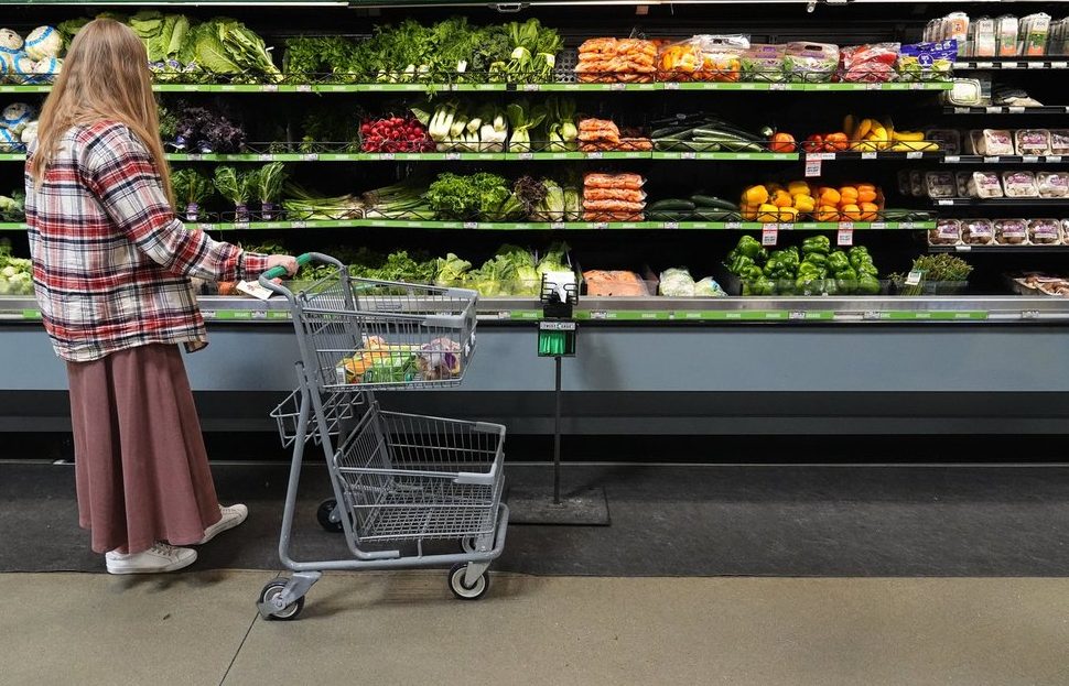 Canadian families could pay $1,000 more for groceries in 2026, report warns