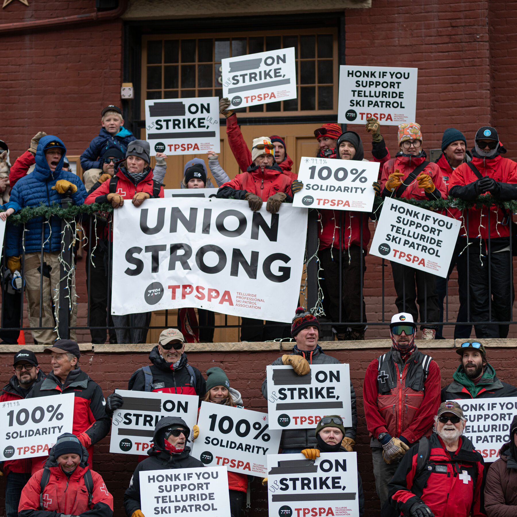 Ski Slopes Are Empty as a Labor Dispute Shuts Down Telluride, Colo.