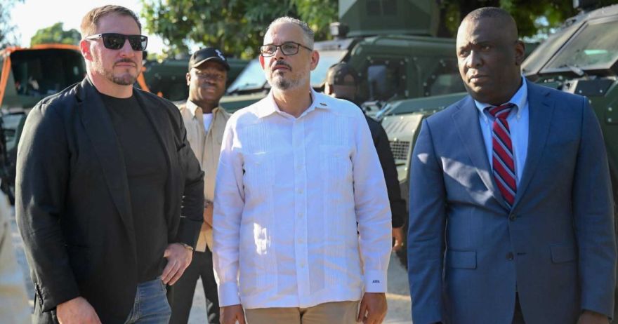 Le Premier ministre visite la Direction générale de la PNH et évoque la lutte contre les gangs armés