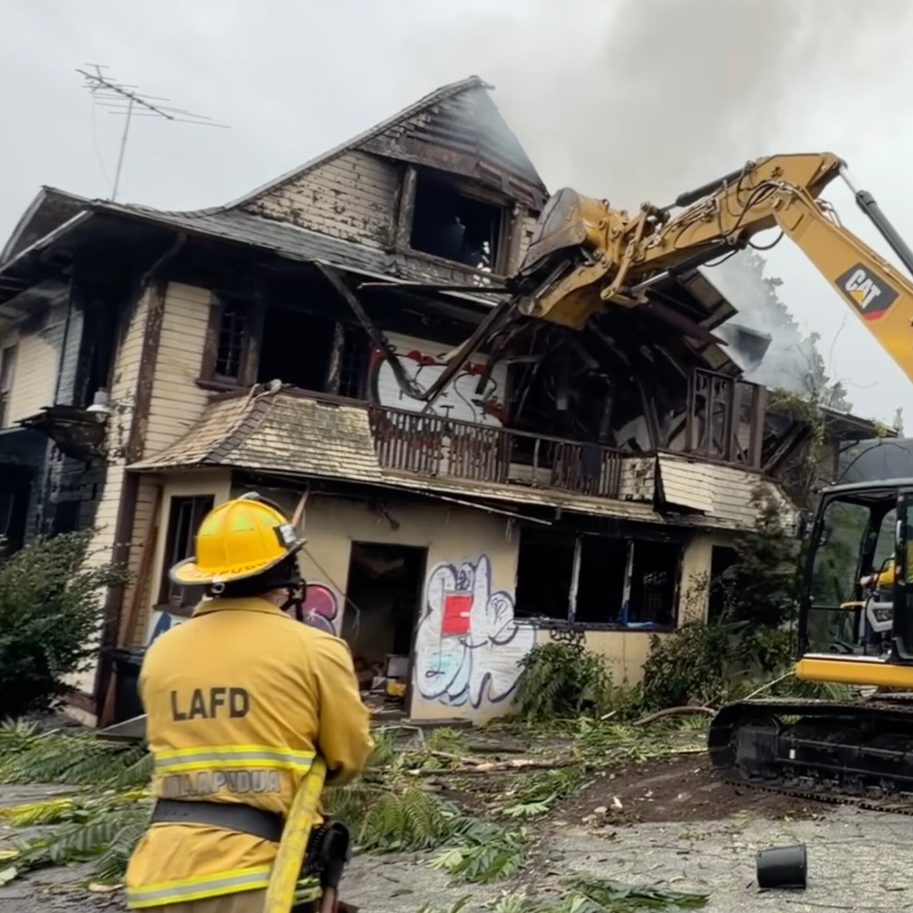 Fire Ravages Los Angeles Motel That Played Supporting Role in Films