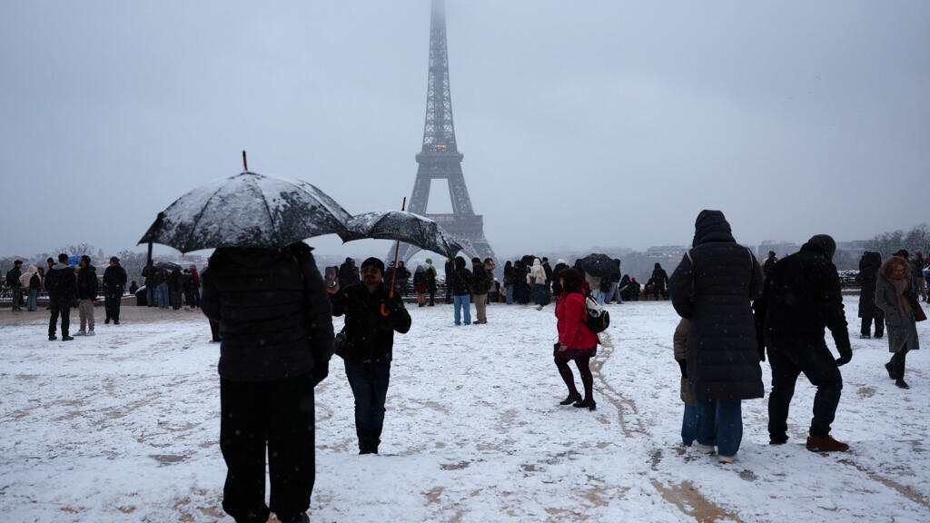 Six people dead in road accidents as France manages heavy snow and ice