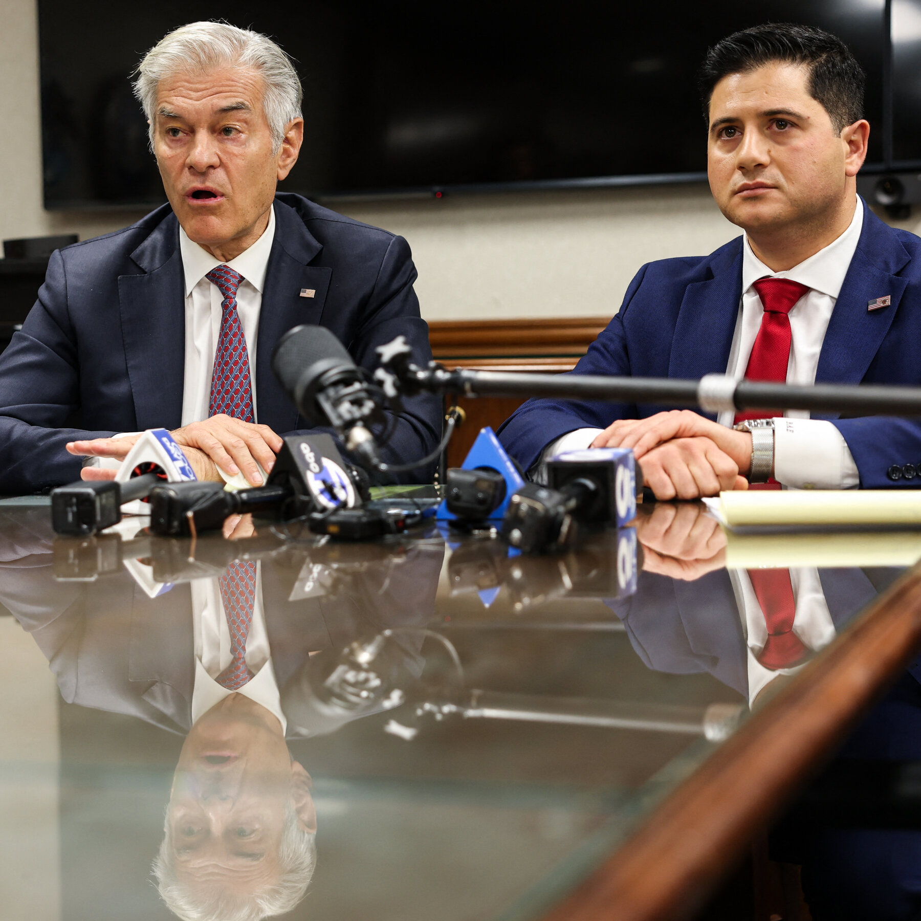 Dr. Oz Visits California to Target ‘Fraud’