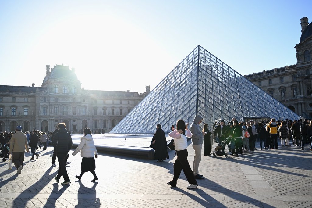 Louvre raises ticket prices for non-Europeans, hitting Canadian visitors