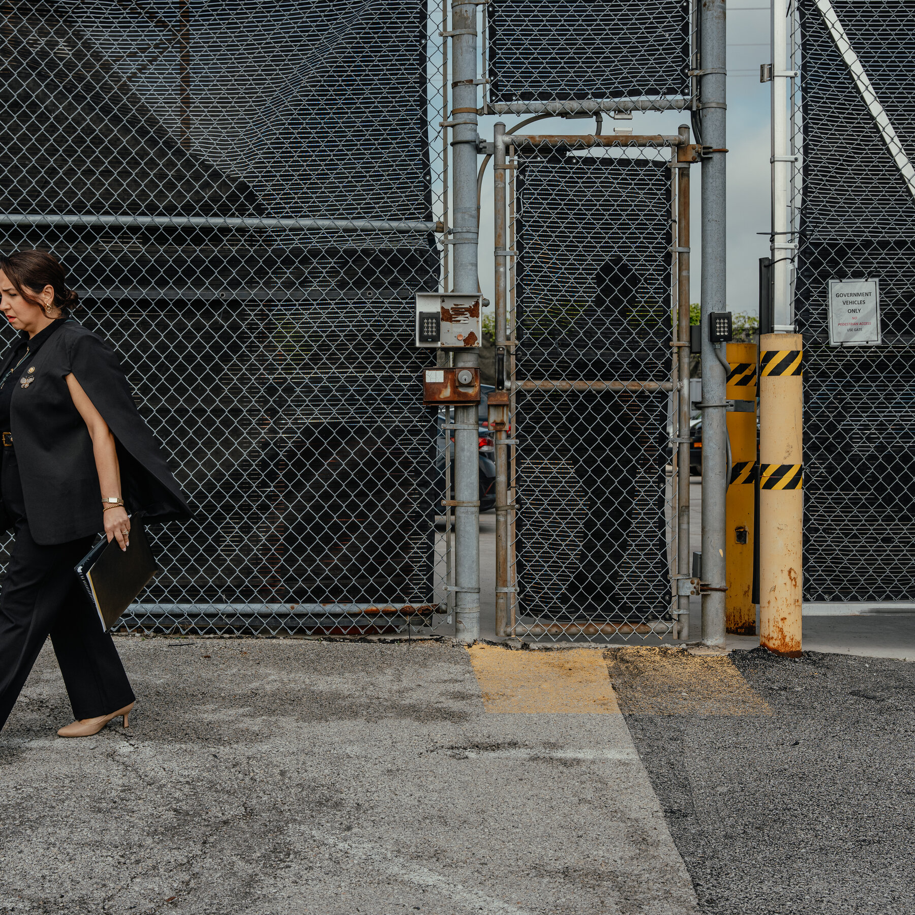 Judge, for Now, Allows Policy Restricting Lawmakers’ Access to ICE Facilities