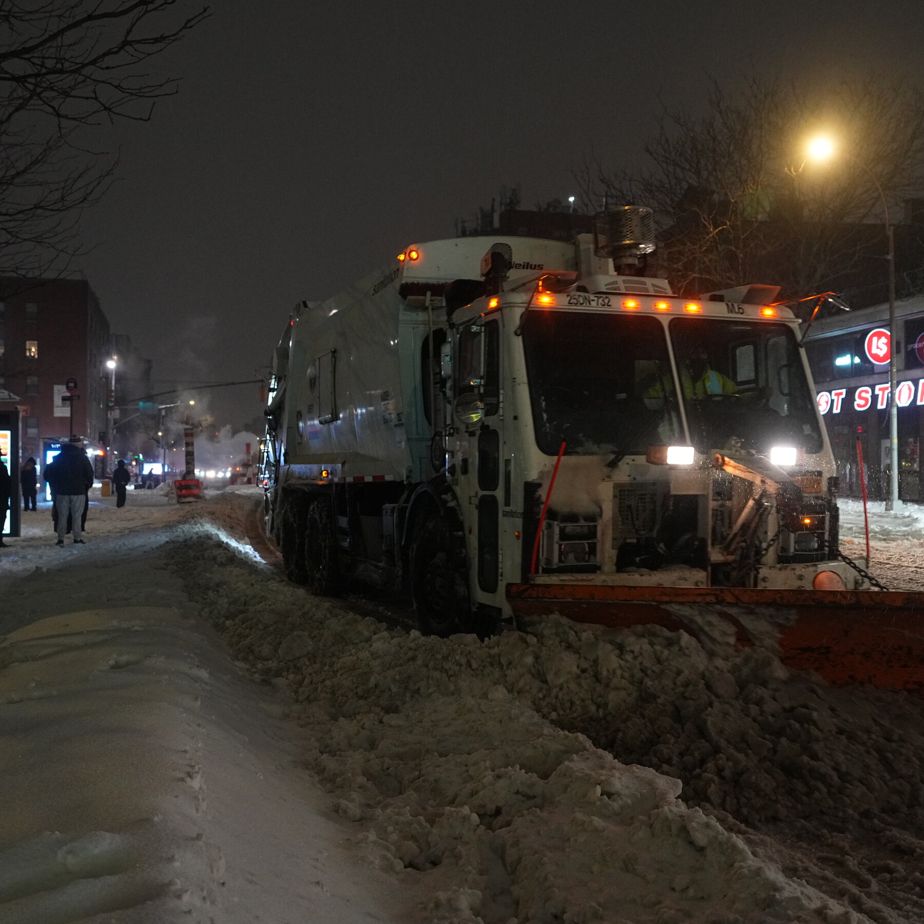Storm Dumps a Foot of Snow in at Least 17 U.S. States