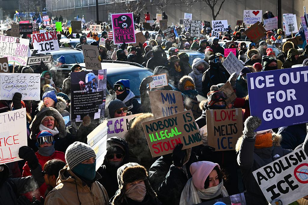 Etats-Unis : des milliers de manifestants à Minneapolis et dans presque tout le pays dénoncent les actions de l’ICE