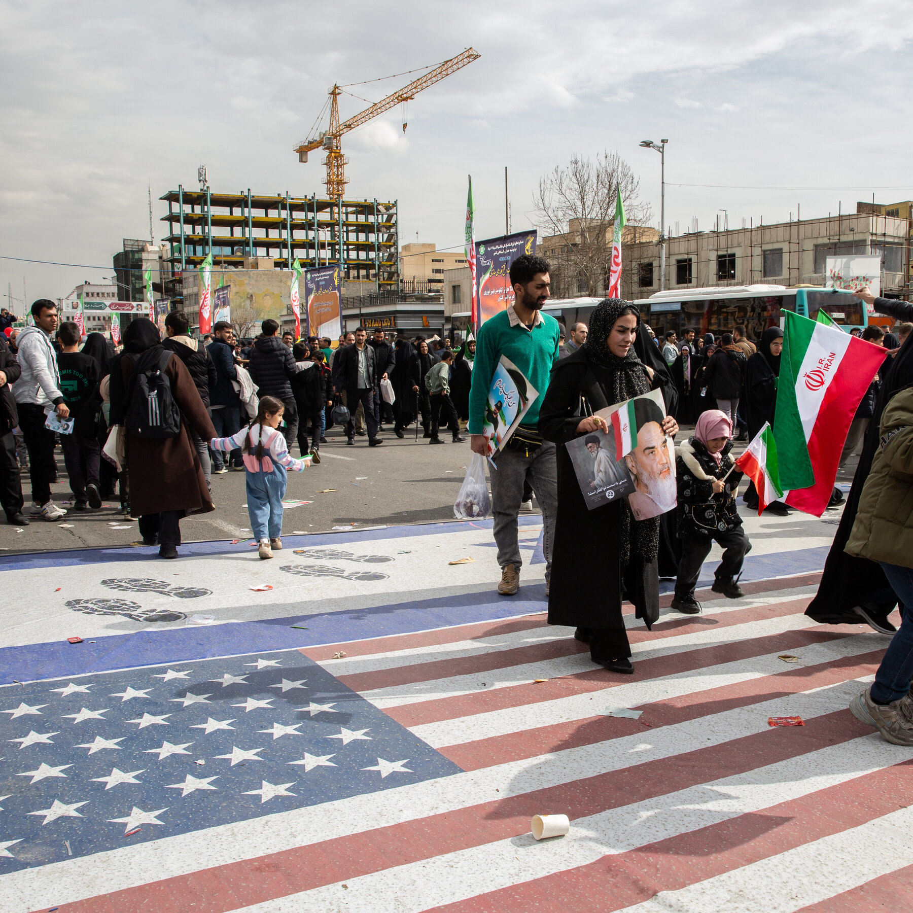 As Diplomats Talk, Pentagon Prepares for Possible War With Iran