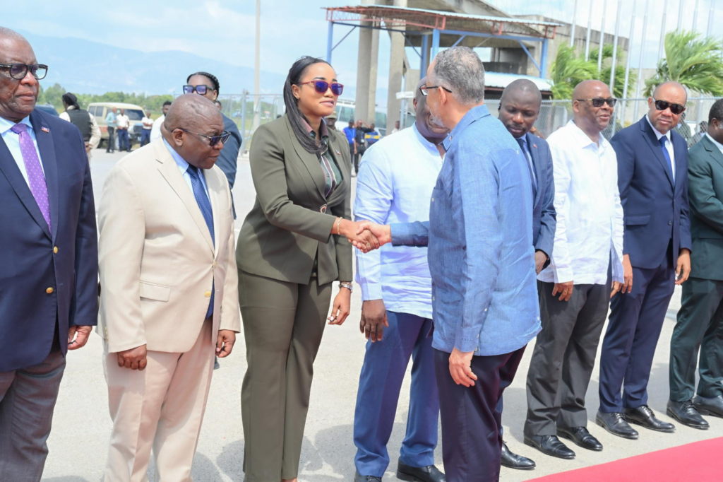 CARICOM : Fils-Aimé voyage sans son ministre des Affaires Etrangères — simple oubli ou mise à l’écart ?