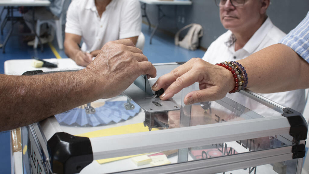 France's first round of local elections underway