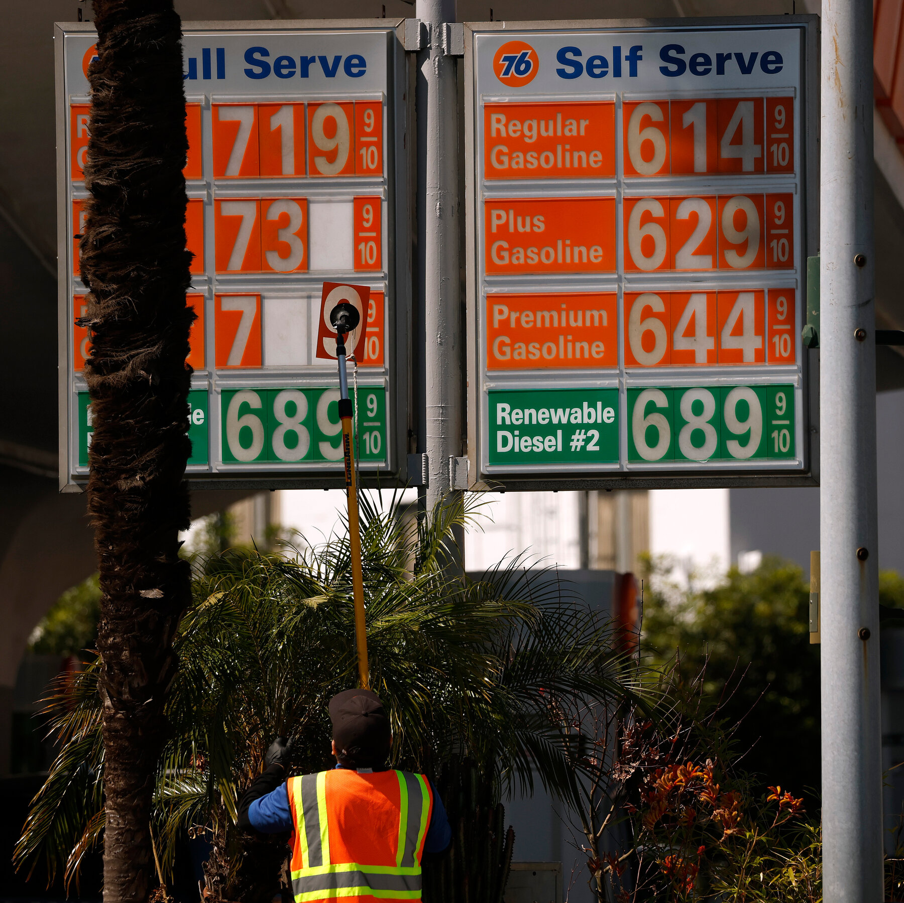 With Iran War, Trump Risks Stepping on Gains From His Own Tax Cuts