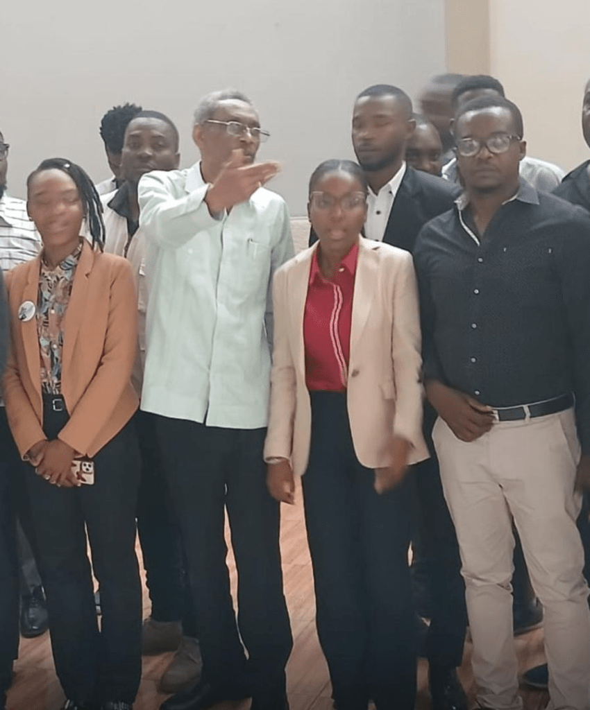 Le Ministre de la Culture et de la Communication, Dr Emmanuel Ménard rencontre une quarantaine de journalistes