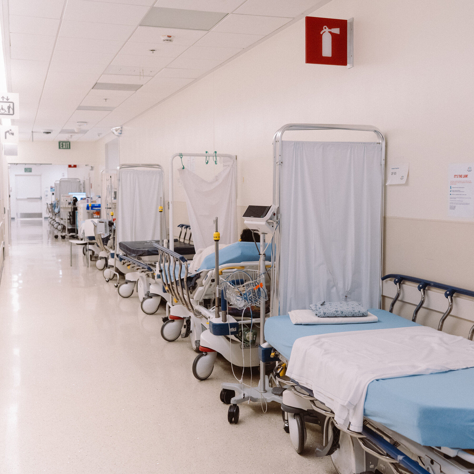 Bipartisan Bill Would Waive $100,000 H-1B Visa Fees for Doctors and Nurses