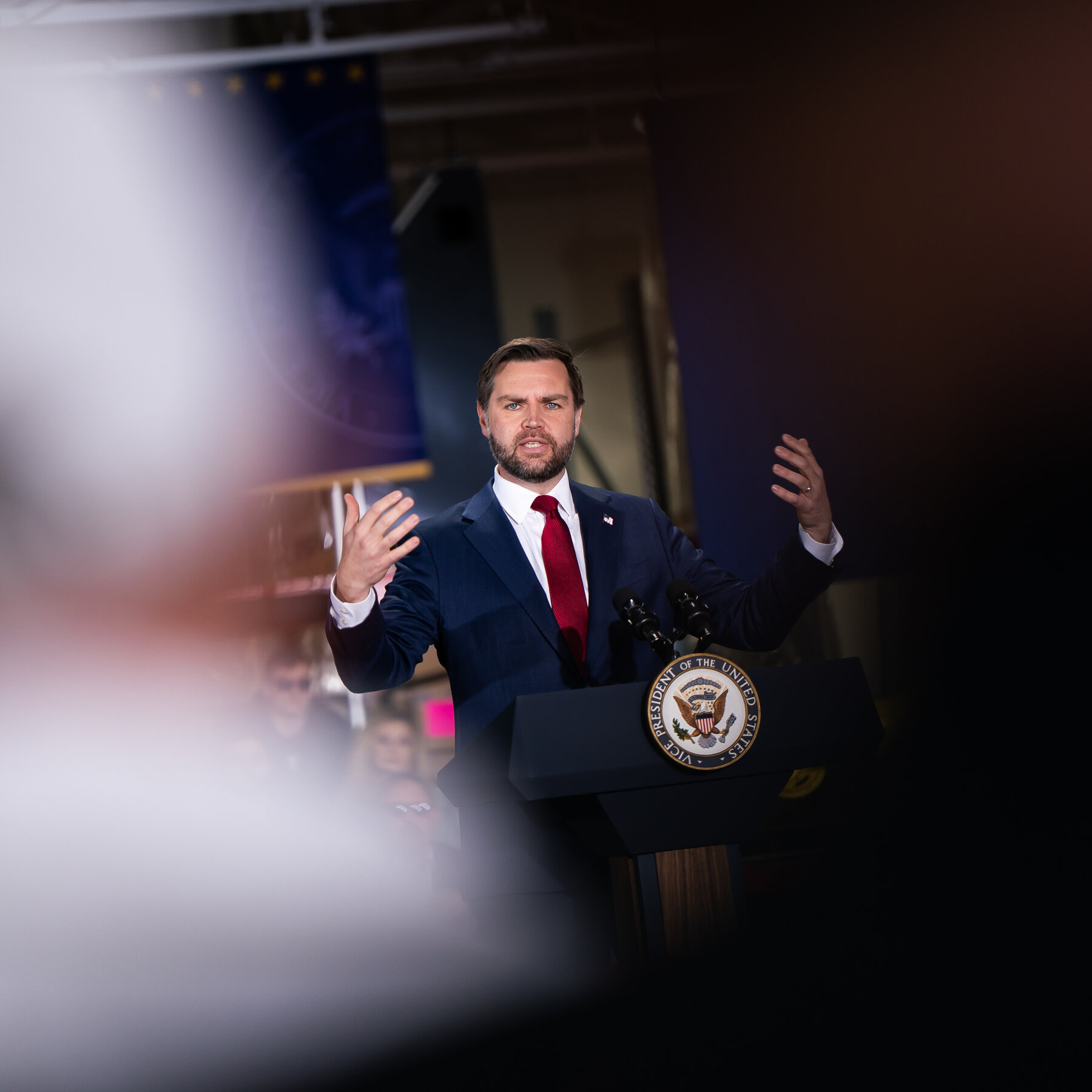 Vance Says He Welcomes Disagreement, but Supports Joe Kent’s Resignation