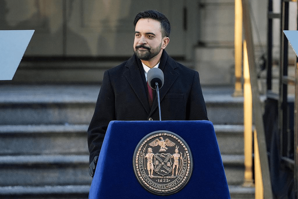 New York envisage un salaire minimum à 30 dollars d’ici 2030, inquiétudes économiques