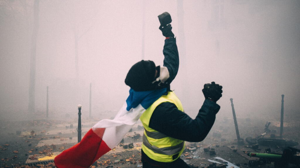 Suspended sentences for French riot police who beat 'yellow vest' protesters