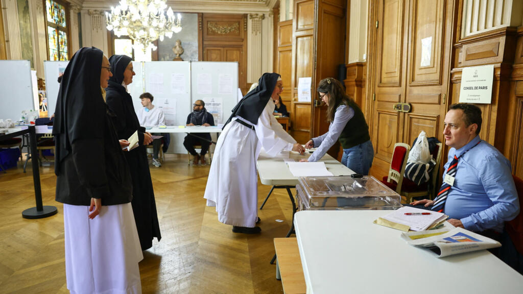 Paris and Marseille in focus as French go to the polls in local election runoffs