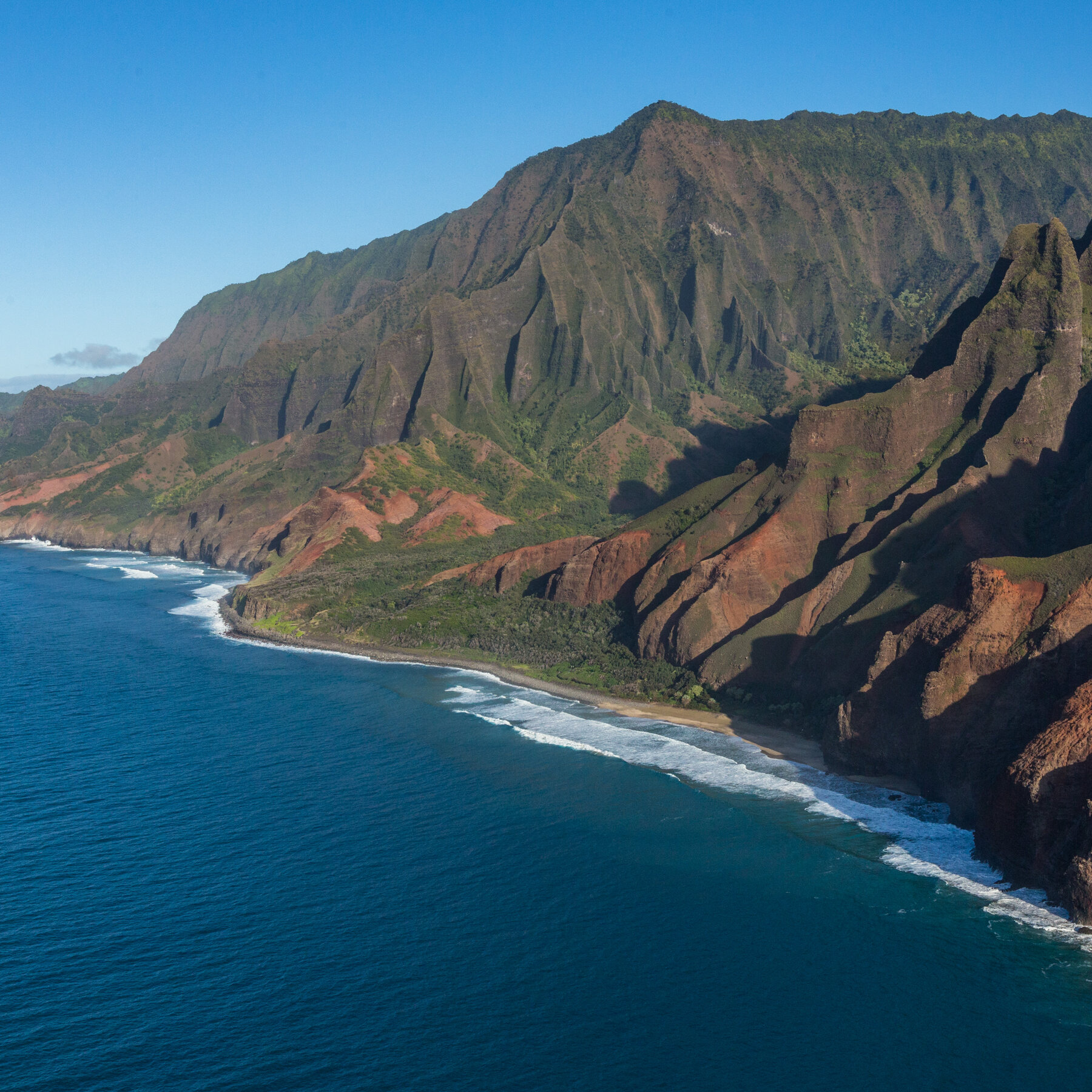 3 Killed in Helicopter Crash Off Hawaii