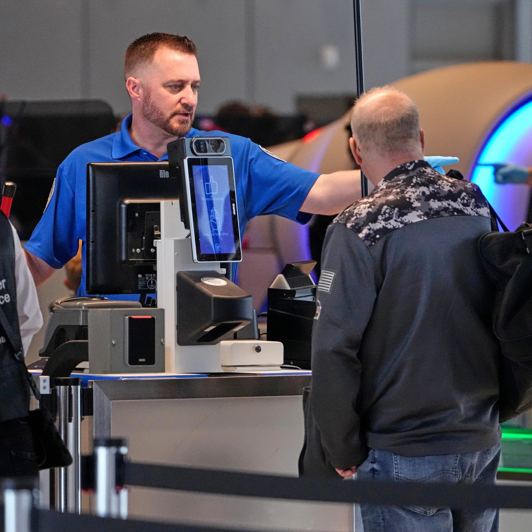 TSA Workers Begin to Receive Paychecks After Trump Signs Executive Order