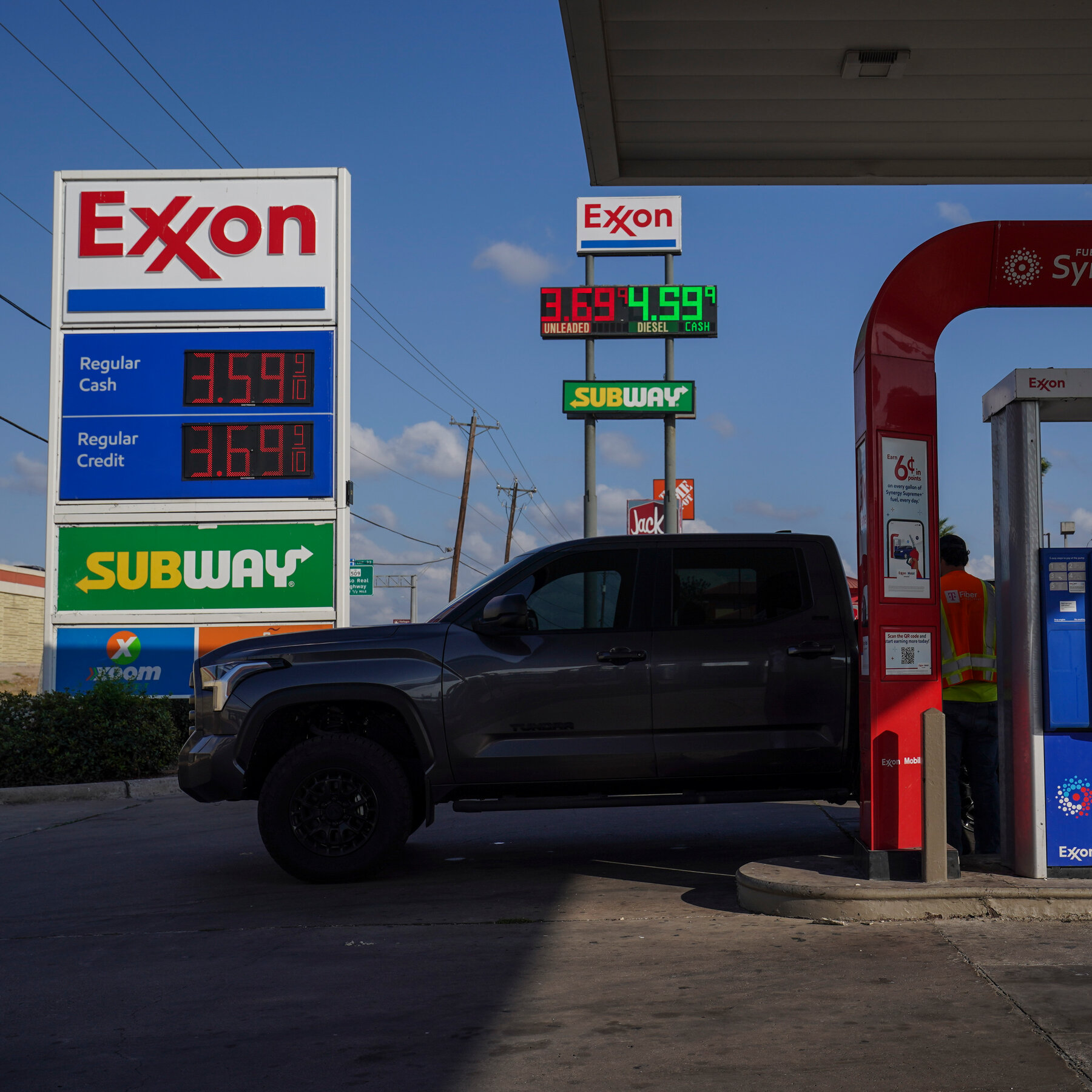 Drivers Count Their Pennies As Gas Hits $4 a Gallon