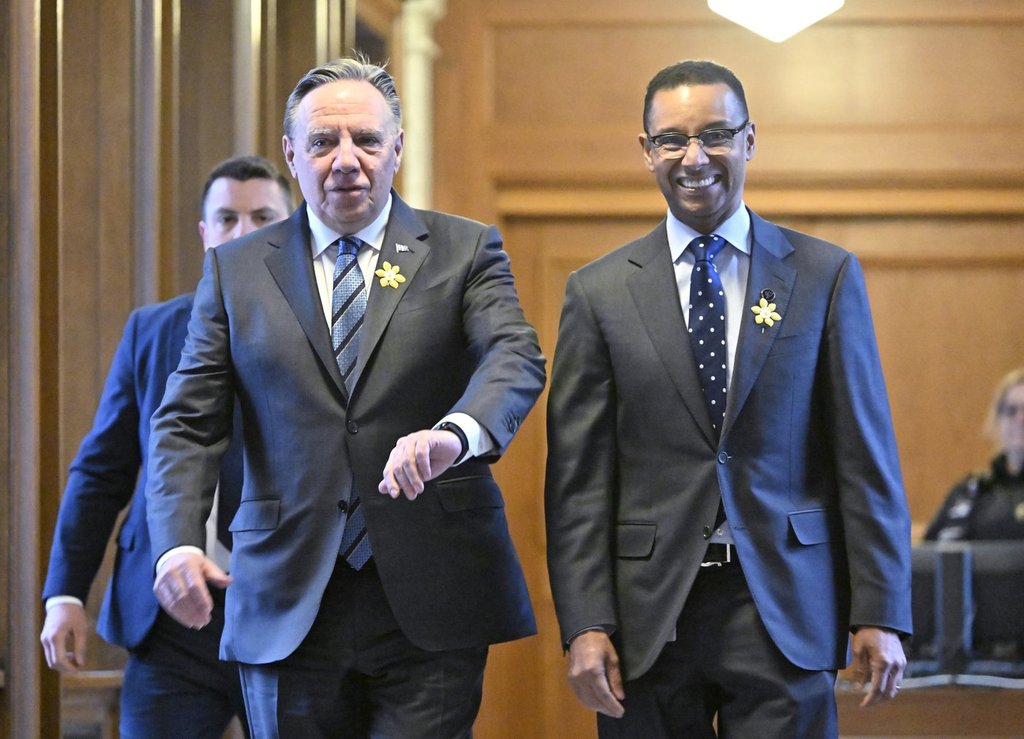 Former CAQ minister Lionel Carmant rejoining party caucus after leaving last fall