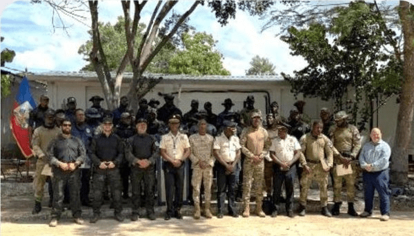 Haïti : 30 policiers spécialisés diplômés après une formation tactique à Morne Casse